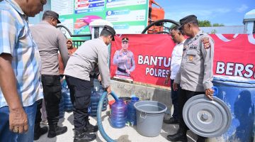 Hadir untuk Masyarakat, Polres Pidie Salurkan Bantuan Air Bersih ke Gampong Dayah Beureueh
